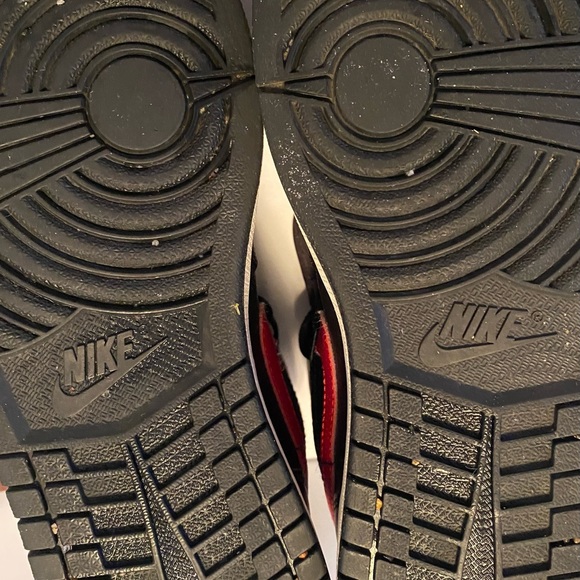 Nike Air Jordan 1. Used. Black wRed. Mens 8. Slight creasing but still dope. - Picture 5 of 5